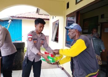 Sat Narkoba Polres Jayawijaya Sosialisasikan Bahaya Narkoba dan Cinta Tanah Air di SMP Kristen Wamena