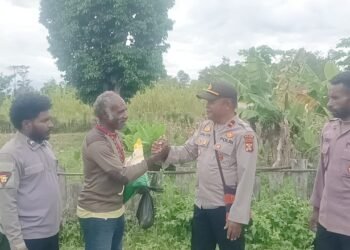 Sat Narkoba Polres Jayawijaya Sosialisasikan Bahaya Narkoba dan Cinta Tanah Air di SMP Kristen Wamena