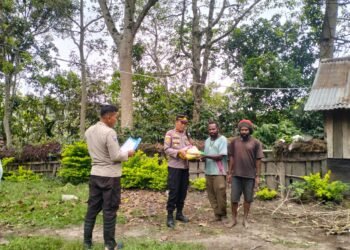 Sat Narkoba Polres Jayawijaya Sosialisasikan Bahaya Narkoba dan Cinta Tanah Air di SMP Kristen Wamena