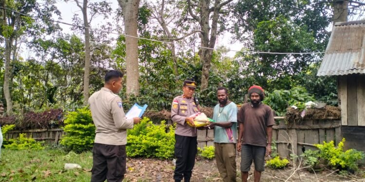 Sat Narkoba Polres Jayawijaya Sosialisasikan Bahaya Narkoba dan Cinta Tanah Air di SMP Kristen Wamena