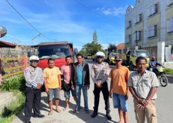 Sat Narkoba Polres Jayawijaya Sosialisasikan Bahaya Narkoba dan Cinta Tanah Air di SMP Kristen Wamena