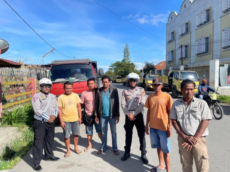 Sat Narkoba Polres Jayawijaya Sosialisasikan Bahaya Narkoba dan Cinta Tanah Air di SMP Kristen Wamena