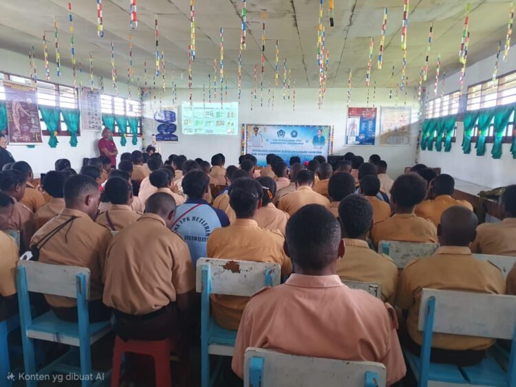 Sat Narkoba Polres Jayawijaya Sosialisasikan Bahaya Narkoba dan Cinta Tanah Air di SMP Kristen Wamena