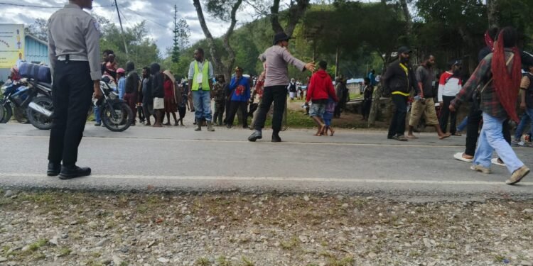 Kapolsek Wamena Kota Pastikan Keamanan Misa Perdana dan Syukuran Imam Baru di Paroki Bunda Maria Pikhe