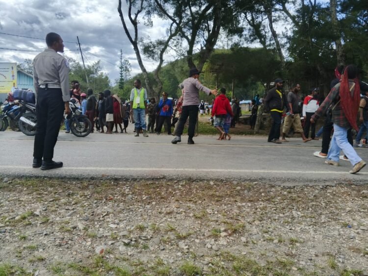 Kapolsek Wamena Kota Pastikan Keamanan Misa Perdana dan Syukuran Imam Baru di Paroki Bunda Maria Pikhe