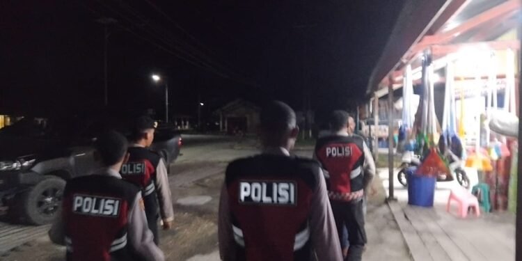 Patroli Malam Sat Samapta Polres Sarmi Fokuskan Pengamanan di Area Pasar Sentral Mararena