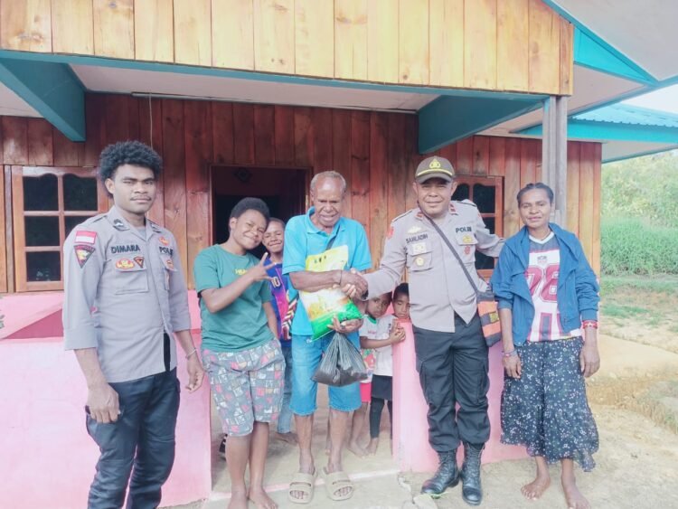 Polsek Kurulu Polres Jayawijaya Sambangi Tokoh Masyarakat, Ajak Warga Jaga Kamtibmas