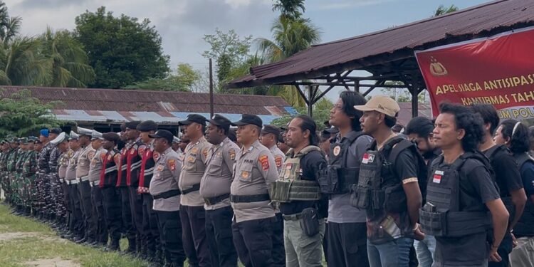 Polres Sarmi Gelar Apel Siaga Antisipasi Kalender Kamtibmas Jelang 1 Desember, Kapolres Tekankan Sinergitas TNI–Polri