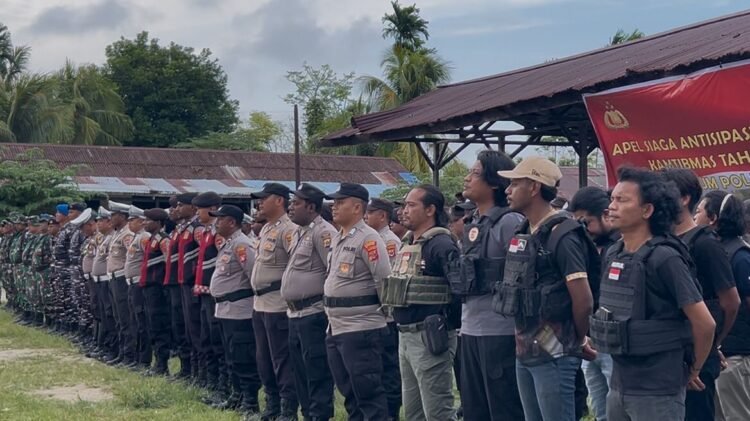 Polres Sarmi Gelar Apel Siaga Antisipasi Kalender Kamtibmas Jelang 1 Desember, Kapolres Tekankan Sinergitas TNI–Polri