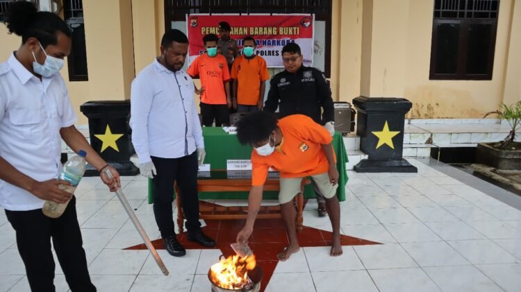 Sat Binmas dan Sat Narkoba Polres Sarmi Hadiri Seminar “Membangun Generasi Muda Bebas Narkoba dan HIV/AIDS”