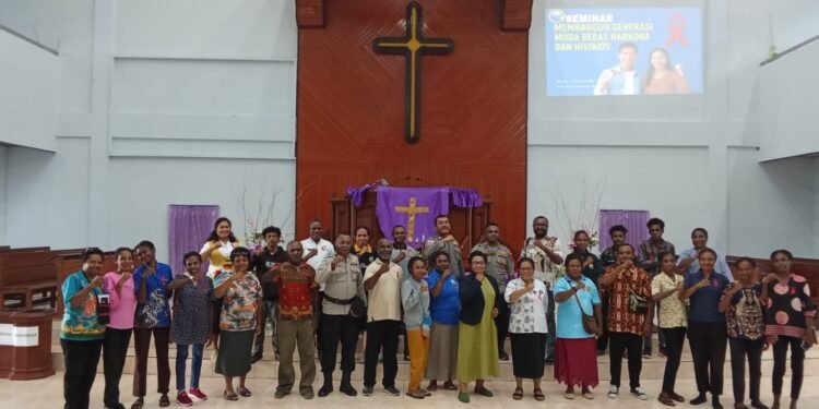 Sat Binmas dan Sat Narkoba Polres Sarmi Hadiri Seminar “Membangun Generasi Muda Bebas Narkoba dan HIV/AIDS”