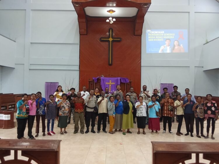 Sat Binmas dan Sat Narkoba Polres Sarmi Hadiri Seminar “Membangun Generasi Muda Bebas Narkoba dan HIV/AIDS”