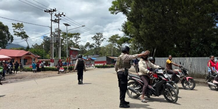Sat Resnarkoba Polres Jayawijaya Berikan Penyuluhan Bahaya Narkoba dan Tanamkan Semangat Cinta Tanah Air kepada Siswa-siswi Pramuka