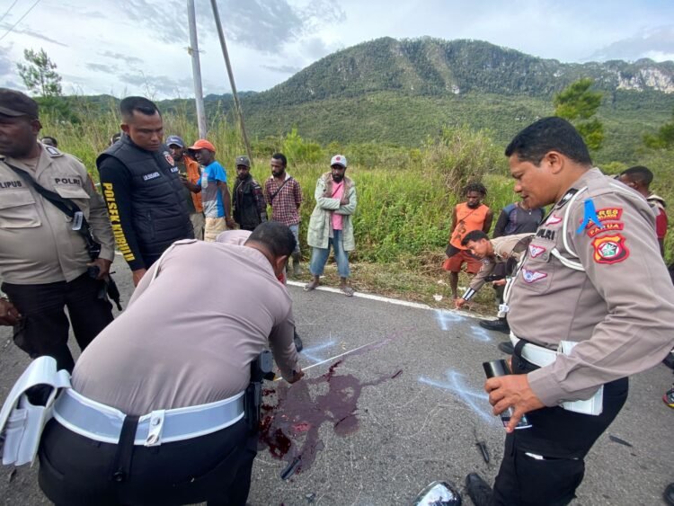 Kecelakaan Lalu Lintas Di Kampung Alona Distrik Usilimo. 1 Meninggal Dunia, 1 Luka-luka