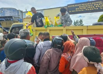 Sat Reskrim Polres Jayawijaya Salurkan 5 Ton Beras Gpm Untuk Masyarakat di Jalan Pramuka