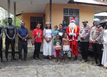 Polres Sarmi Tebar Kegembiraan Lewat Patroli Santa Ceria