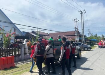 Polres Sarmi Kawal Pawai Santa Claus GKI Maranatha, Warga Antusias Menyambut Natal