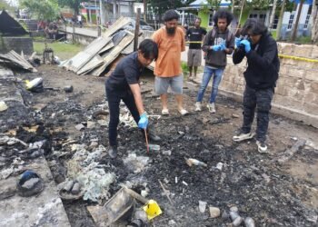 Sat Reskrim Polres Sarmi Laksanakan Olah TKP Kebakaran di Kampung Sarmo