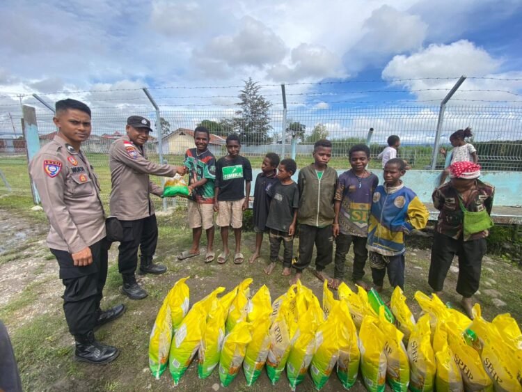 Sat Binmas Polres Jayawijaya Sambangi Anak Binaan, Berikan Motivasi Positif