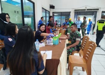 Semangat Kemanusiaan, Personel Kodim 1310/Bitung Turut Partisipasi Donor Darah Di HUT PT. Pertamina Ke-68