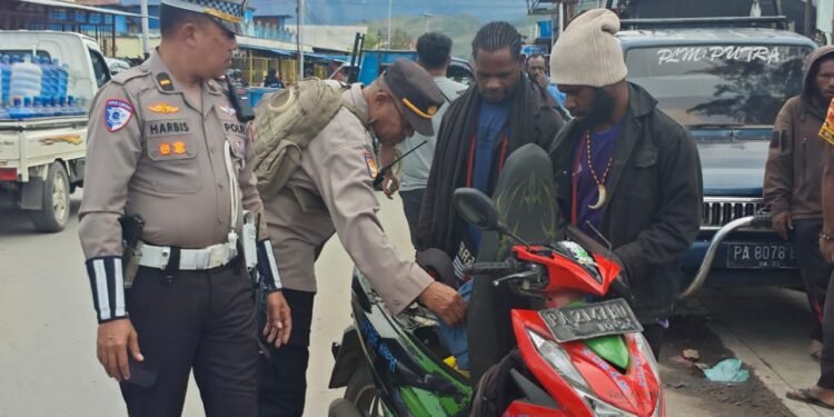 Polres Jayawijaya Gelar Razia Sajam dan Patroli Harkamtibmas di Wamena