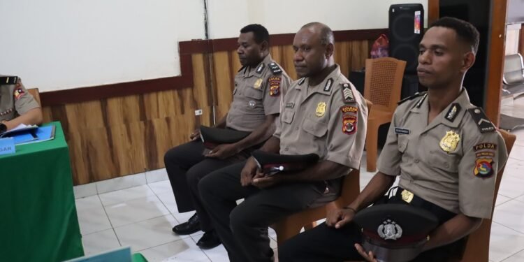 Wakapolres Sarmi Pimpin Sidang Disiplin, Tiga Anggota Polres Sarmi Terima Sanksi