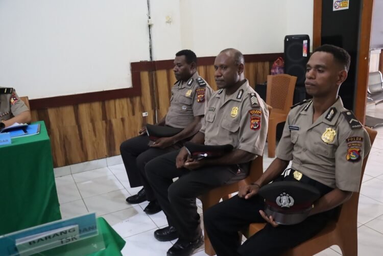 Wakapolres Sarmi Pimpin Sidang Disiplin, Tiga Anggota Polres Sarmi Terima Sanksi
