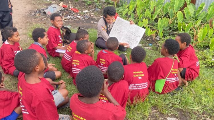 Polri Hadirkan Pembelajaran Lapangan untuk Anak Wamena dalam Program Rasaka Cartenz 2025