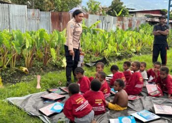 Polisi Pi Ajar Hadir Di Tengah Masyarakat Wamena Melalui Operasi Rasaka Cartenz 2025