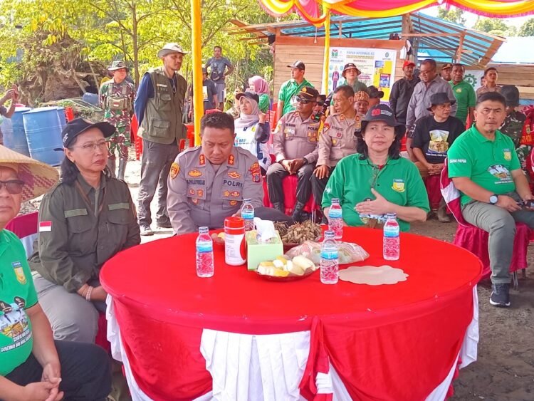 Kapolres Sarmi Hadiri Tanam Perdana Padi Sawah Program Cetak Sawah Rakyat di Bonggo