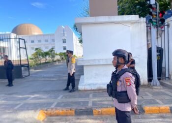 Polres Jayawijaya Hadirkan Rasa Aman pada Ibadah Kebaktian Kebangunan Rohani