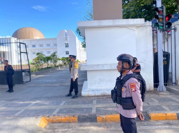 Polres Jayawijaya Hadirkan Rasa Aman pada Ibadah Kebaktian Kebangunan Rohani