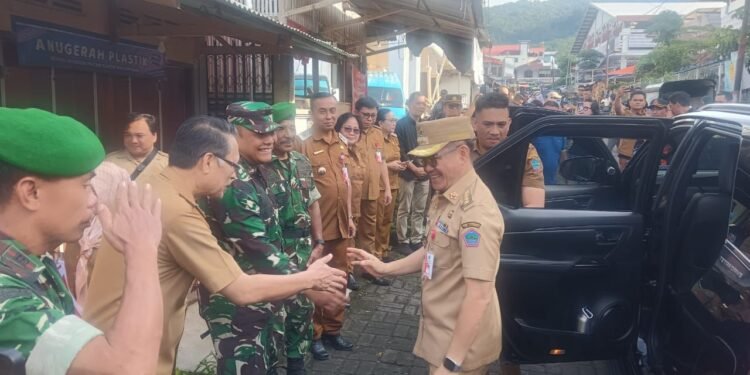 Dandim 1310/Bitung Dampingi Bupati Minut Sidak Pasar, Pastikan Harga dan Stok Aman jelang Nataru