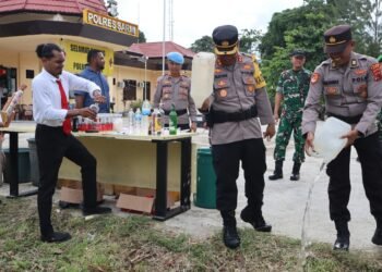 Polres Sarmi Musnahkan Miras Hasil Razia Jelang Natal dan Tahun Baru 2026