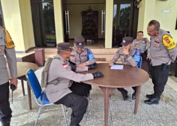 Polres Jayawijaya Laksanakan Pemeriksaan Kesehatan Personel Jelang Operasi Lilin 2025