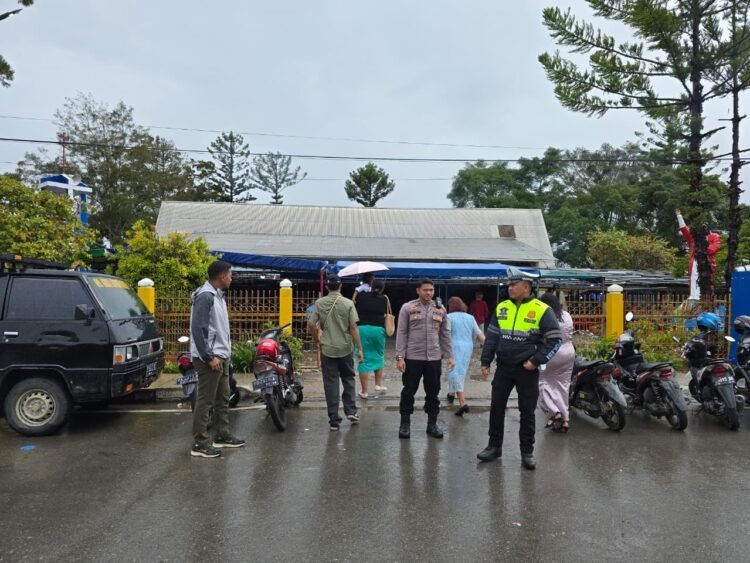 Polres Jayawijaya Kawal Ketat Ibadah Natal di Gereja Katolik Kristus Jaya Wamena