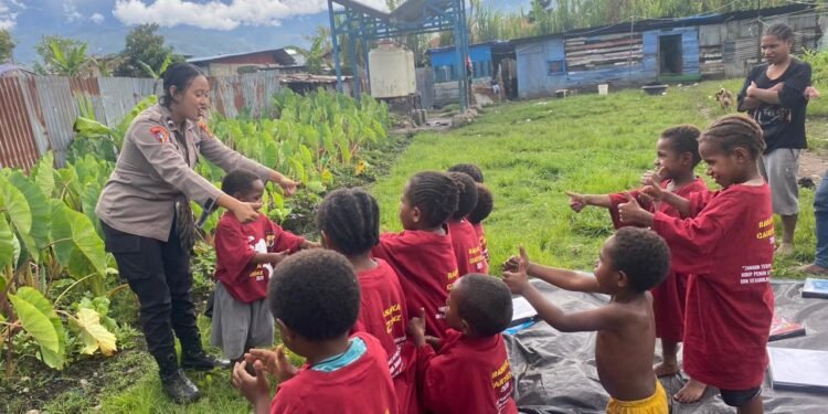 Operasi Rasaka Cartenz 2025, Subsagagas Si Ipar Polres Jayawijaya Hadirkan Pembelajaran Humanis bagi Anak-anak di Wamena