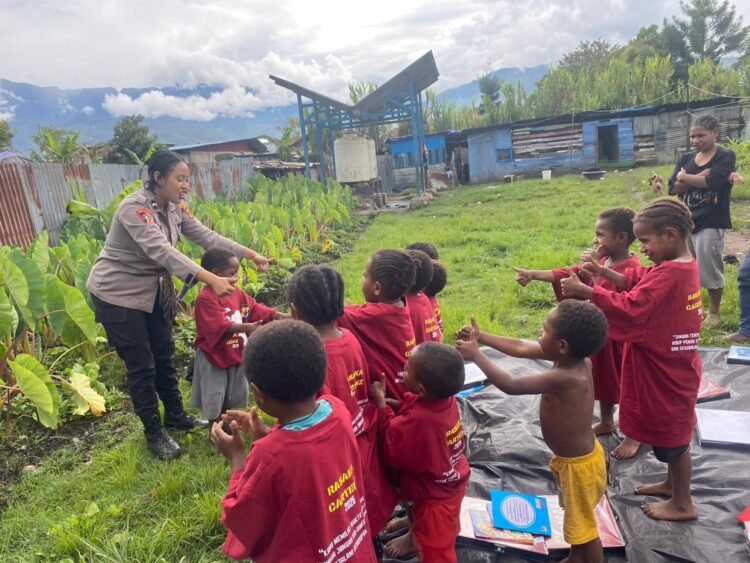 Operasi Rasaka Cartenz 2025, Subsagagas Si Ipar Polres Jayawijaya Hadirkan Pembelajaran Humanis bagi Anak-anak di Wamena