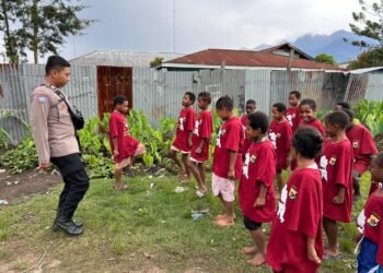 Melalui Operasi Rasaka Cartenz 2025, Subsagagas Si Ipar Polres Jayawijaya Bangun Karakter Anak Papua
