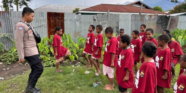 Melalui Operasi Rasaka Cartenz 2025, Subsagagas Si Ipar Polres Jayawijaya Bangun Karakter Anak Papua