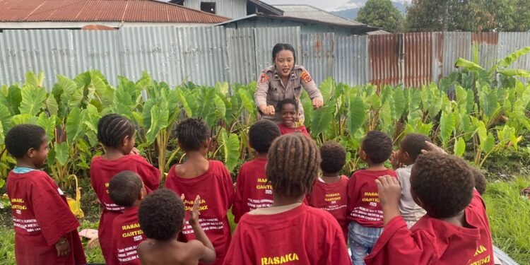 Subsagagas Si Ipar Polres Jayawijaya Dukung Pendidikan Anak Melalui Operasi Rasaka Cartenz 2025