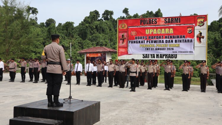 37 Personel Polres Sarmi Naik Pangkat, Kapolres Tekankan Tanggung Jawab dan Profesionalisme