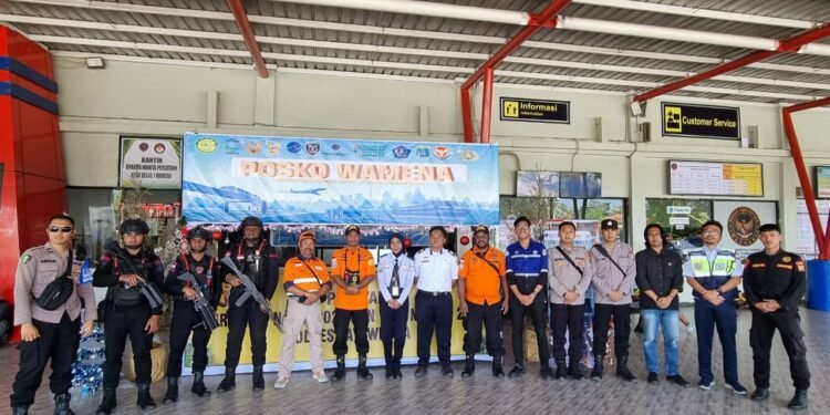 Polres Jayawijaya Amankan Aktivitas Penerbangan di Bandara Wamena Selama Ops Lilin Cartenz 2025