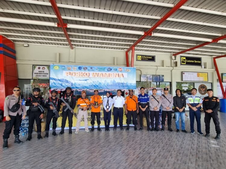 Polres Jayawijaya Amankan Aktivitas Penerbangan di Bandara Wamena Selama Ops Lilin Cartenz 2025