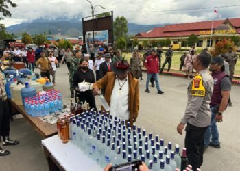 Polres Jayawijaya Musnahkan Miras, Sajam, dan Narkotika Hasil Ops Lilin Cartenz 2025