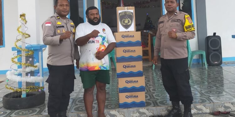 Humanis dan Peduli, Wakapolsek Bonggo Sambangi Jemaat GKI Lewat Bantuan Kasih