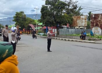 Polres Jayawijaya Laksanakan Pengamanan dan Gatur Lalin Ops Lilin Cartenz 2025 di Wamena