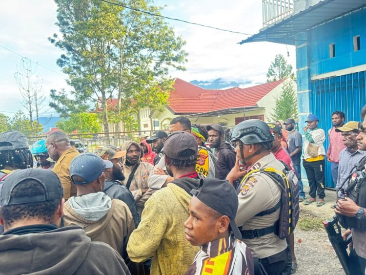 Patroli Siaga Polres Jayawijaya, Padal Tegaskan Bahaya Miras dan Ajak Masyarakat Jaga Kamtibmas