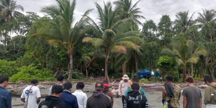 Kapolsek Bonggo Bersama Relawan dan Keluarga Terus Lanjutkan Pencarian Korban Tenggelam