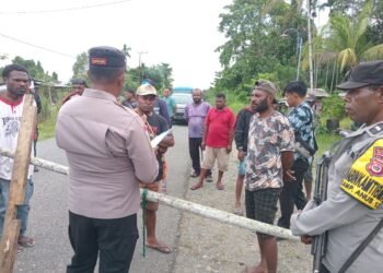 Pemalangan Jalan Trans Jayapura–Sarmi di Mawes Mukti Dibuka Usai Dialog dengan Polisi